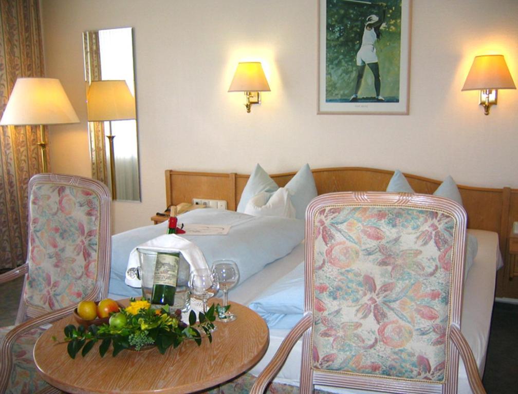 Landhotel Sonneneck - Breuna Im Naturpark エクステリア 写真